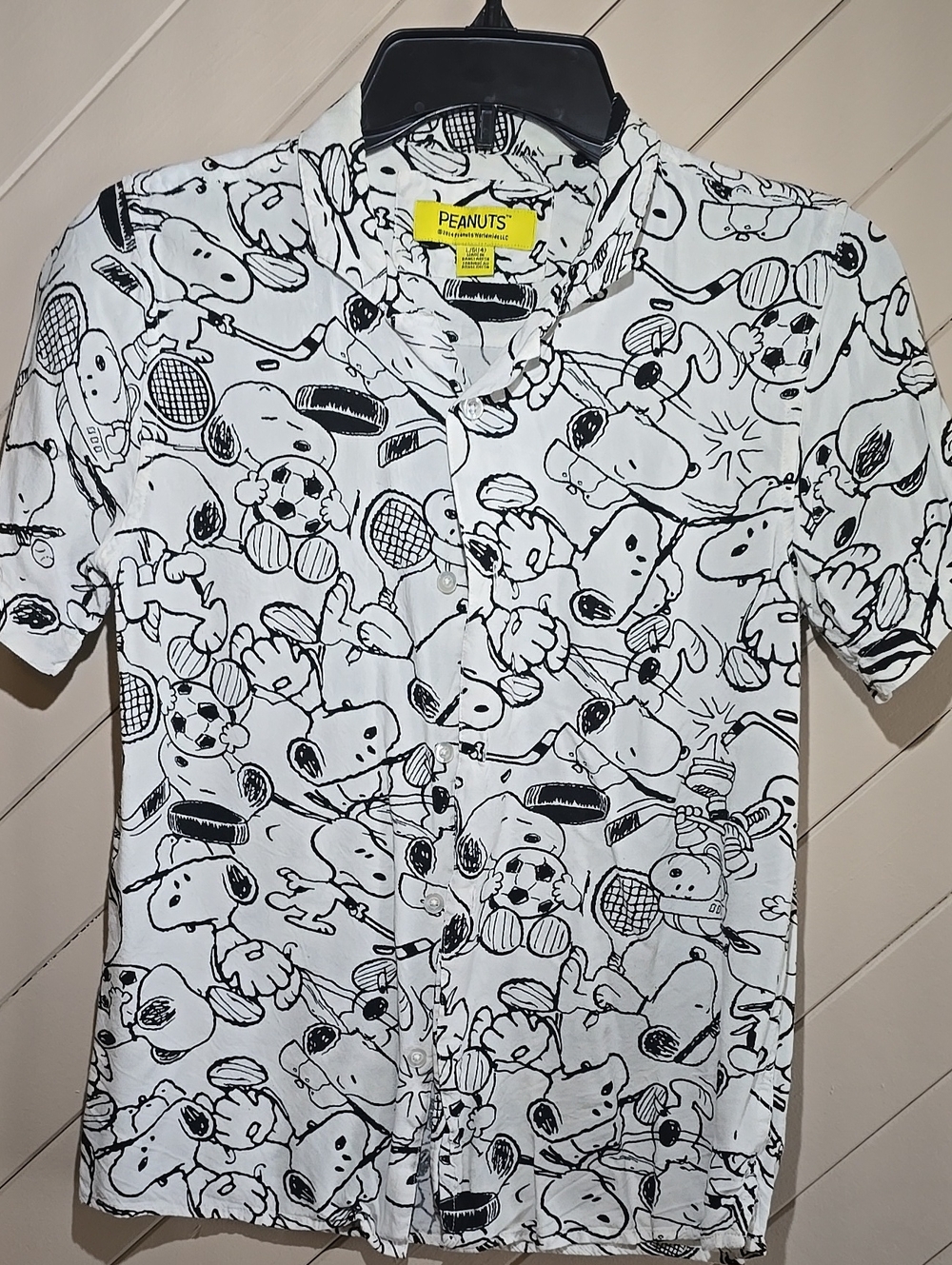 Boys 14 Peanuts White & Black Snoopy Sports Print Button-Up Shirt